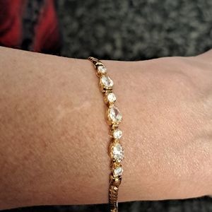 8 inch gold plated bracelet whith rhinestones